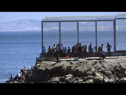 Lässt Marokko bewusst 5.000 Menschen durch -  in die spanische Exklave Ceuta?