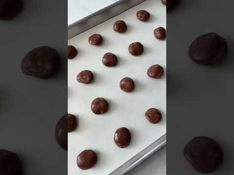 Who else loves Milk Duds? They’re even better freeze dried! 🤯😋 #freezedriedcandy #milkduds #candy