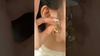 Artistic taste, these earrings, like a fashion scroll, illuminate a modern atmosphere.
