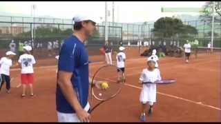 Alejandro González capacita a las promesa del tenis antioqueño