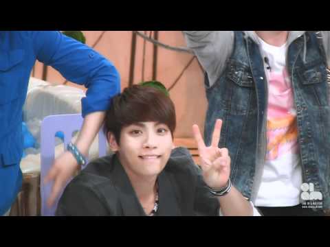[FANCAM] 12.04.15 Jonghyun  Eye Contact V sign and Wink cutely @ Recording H3IIo.flv