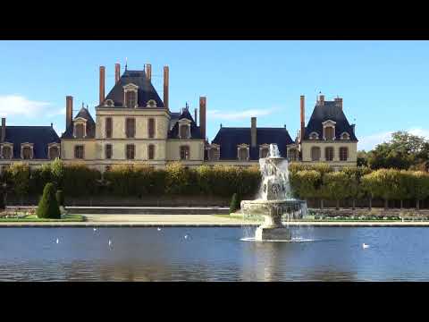 Château de Fontainebleau, France • A Walk through the History of French Chateau