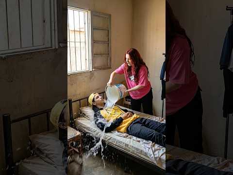 EMILY VICK QUER UM BOLO DE ANIVERSÁRIO! #shorts #emillyvickof  #leozinho077