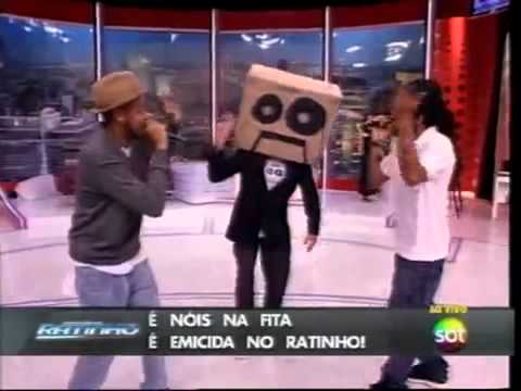 Ratinho - Emicida enfrenta um desafio de rima