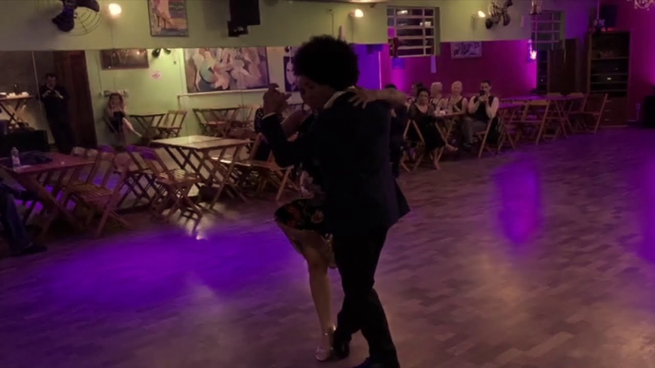 Vinicius Souza y Gaby Mataloni en Milonga La Popular, São Paulo 2/3