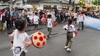 日本東北山形花笠祭，花笠舞遊行：少年街舞風格。