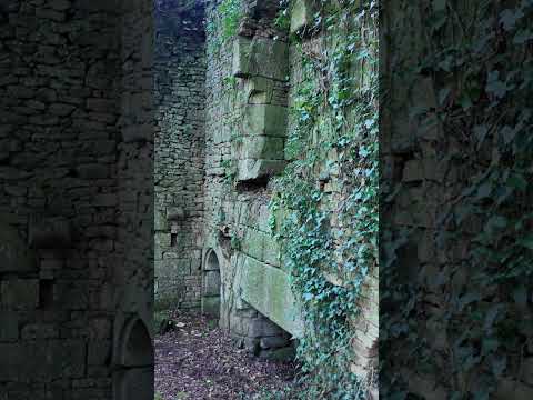 Church, castle and ruins | Saint-Nicolas-du-Pélem @LePetitPedestreYt