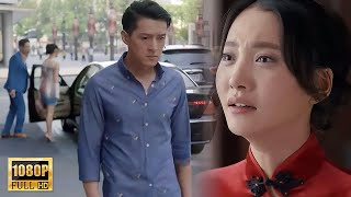 Let's break up~ Man met his girlfriend walking out of Restroom with her Ex