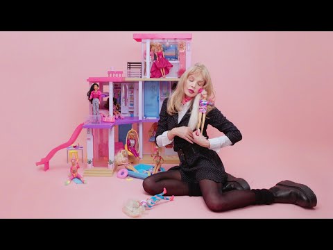 Arielle Dombasle - Barbiconic (Clip Officiel)