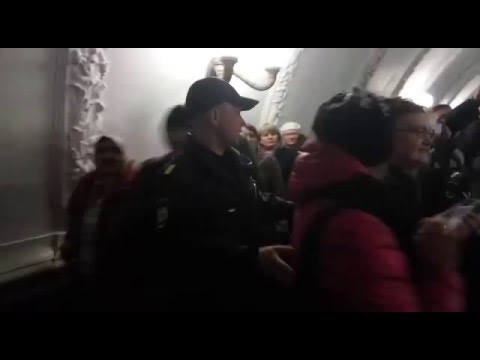 В Москве полиция прервала концерт Хора Турецкого в метро