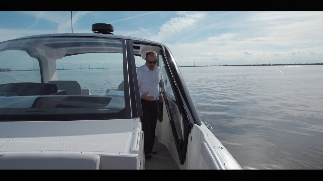 Sundancer 370 Outboard | Product Walkthrough