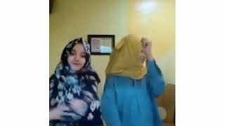 Download lagu Tiktiok-Cewek Hijab goyang asik mp3