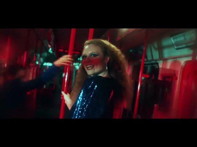 Video zu 'Weekends' ansehen