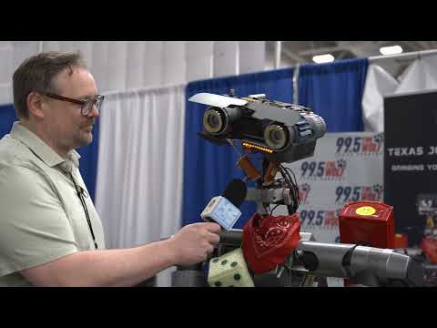 Johnny 5 Tells Jokes and Does Impressions at Dallas Fan Expo 2025