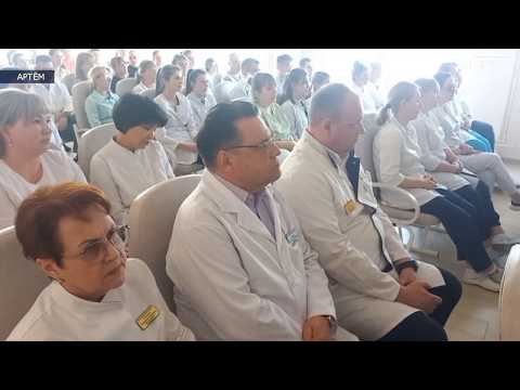 В рамках своего визита в Артём губернатор края пообщался с коллективом городской больницы №1