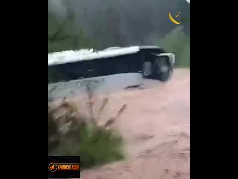FORTE CHUVA DEIXA ONIBUS ILHADO NO RS VENHA CONFERIR