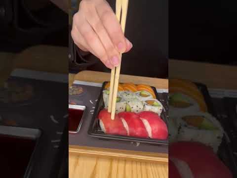 Manger avec des baguettes sans savoir manger avec des baguettes 😌🥢 #asianfood #halalfood #lyon