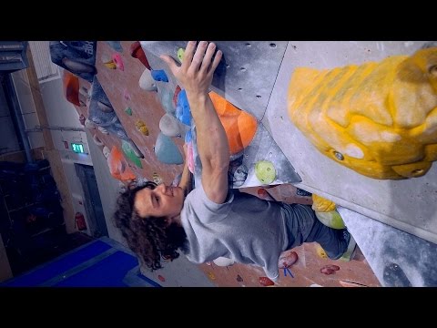 AXEL IS BOULDERING WITH US