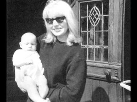 Cyn Lennon - I'm In Love