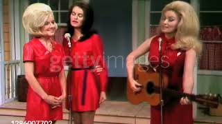 Dolly Parton, Stella Parton &amp; Cassie Parton singing “Break My Mind” - 1970
