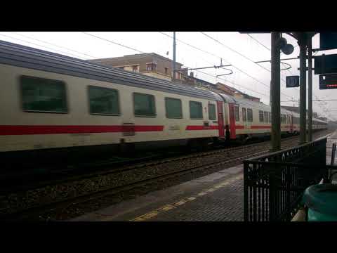Milano stazione Lambrate, transito Intercity sun