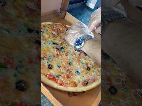 #Pizzacutting Like a Pro! 🍕🔥 Master the Perfect Slices! #pizzalovers #foodhacks