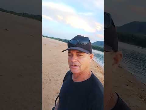  Éu conversando e andando na beira do rio Araguaia Aragarças Goiás 