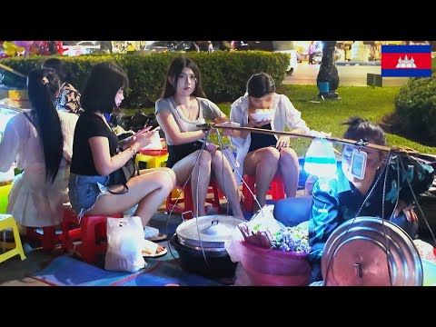 Under 2$ Cambodian Traditional Food at Riverside | Most Popular Phnom Penh Street Food Tour 2025