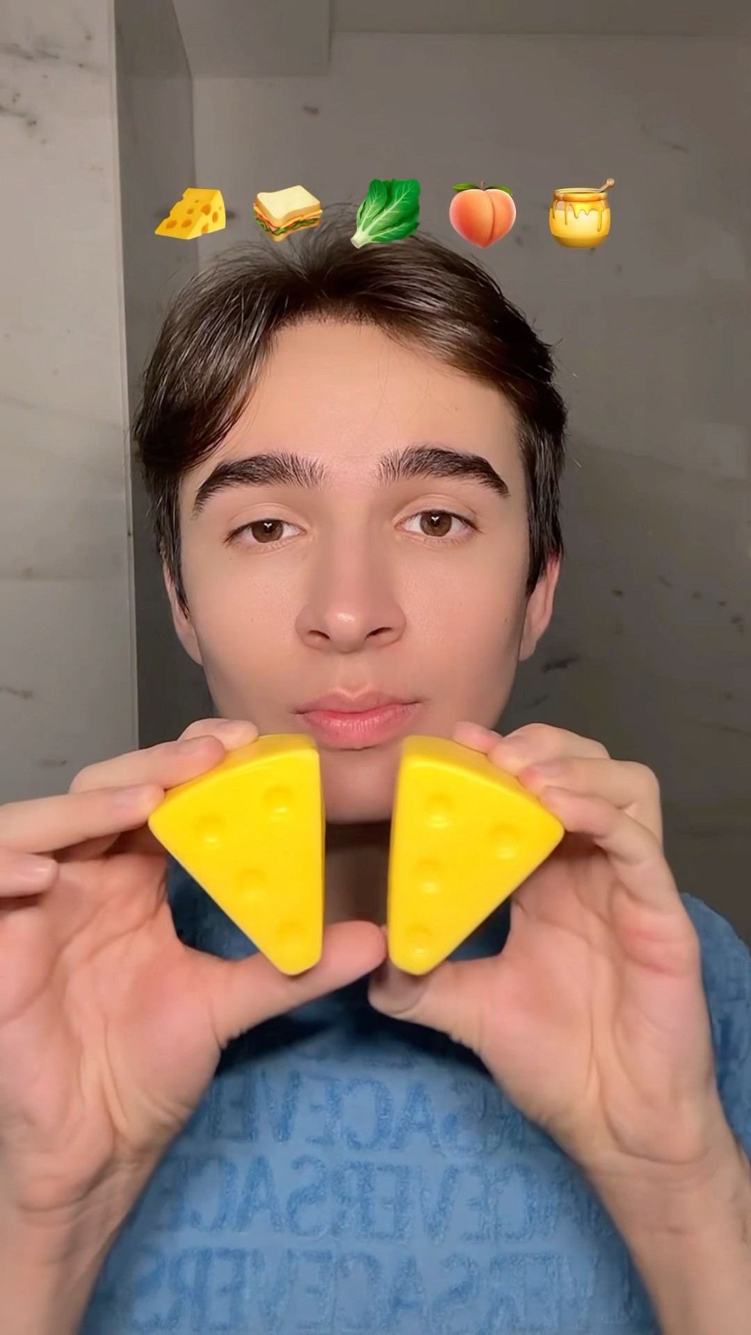 Buat kulitmu bersinar dengan Radmiru emojis skincare! ✨😌