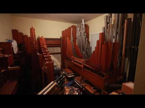 Mark Andersen plays plays the classic theater organ
