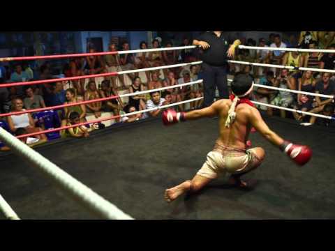 Ritual Perform Muay Thai:  Ram Muay Wai Kru
