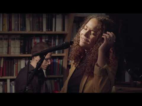 Cafe Session #1 - Caroline Alves - Summertime (George Gershwin Cover)