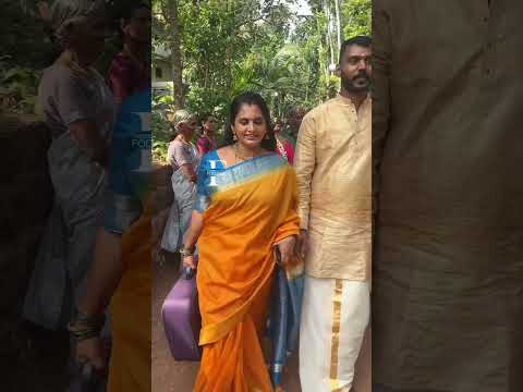 അനിയനെയും ഭാര്യയെയും കൂട്ടികൊണ്ട് വരുന്ന ദിവ്യ ശ്രീധർ #divyasreedhar #weddingday