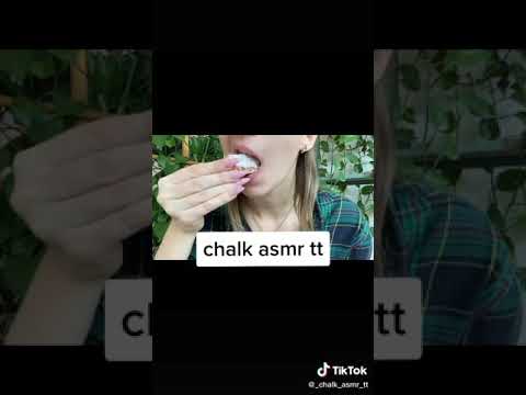 чашка из глины с крошкой мела