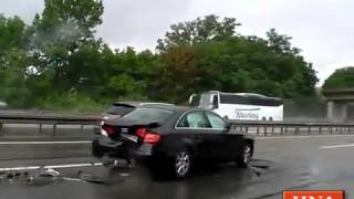 preview picture of video 'Schwerer Verkehrsunfall auf der A7 in Richtung Norden an der Auffahrt Guxhagen'
