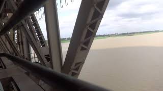 preview picture of video 'RajyaRani SF Express Crossing Rail Cum Road Rajendra Bridge Simariya Bihar | राजेन्द्र पुल गंगा सेतु'