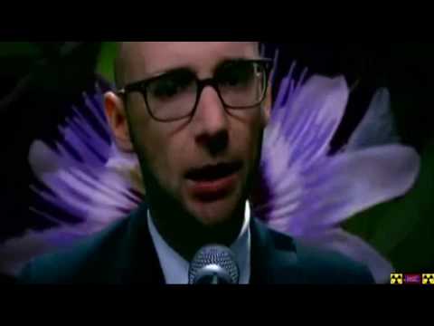 Quantum Of Solace (Moby - Lift Me Up)