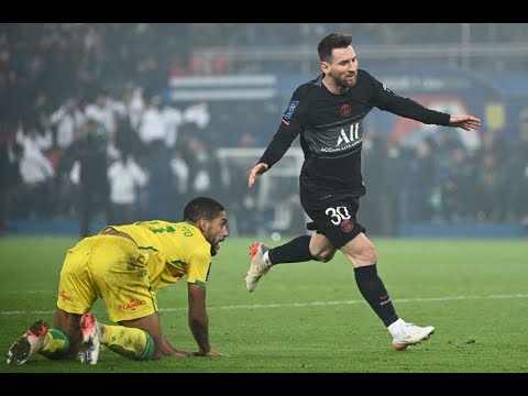 LIONEL MESSI SCORES HIS FIRST LIGUE 1 GOAL