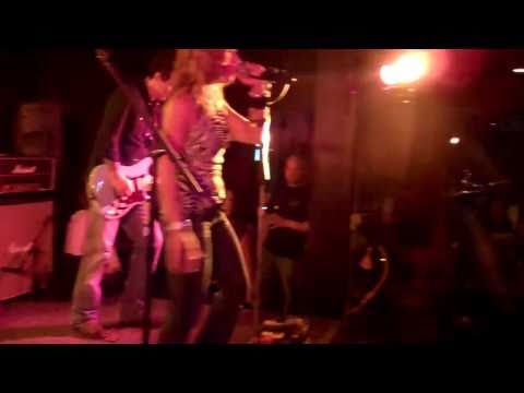 Mama Kicks sings Hot Blooded (Foreigner) - Whippersnappers, Londonderry, NH