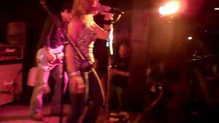 Mama Kicks sings Hot Blooded (Foreigner) - Whippersnappers, Londonderry, NH