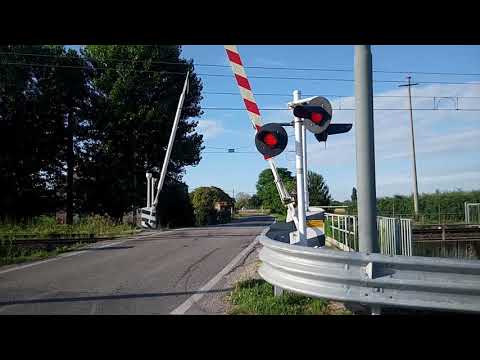 Passaggio a livello di via Pelosa // Ferrara / Italian level crossing