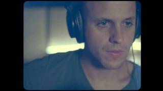 Musik-Video-Miniaturansicht zu Out of My Hands Songtext von Milow