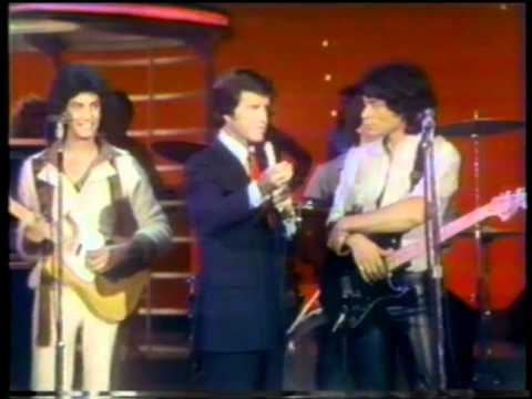 Dick Clark Interviews Foxy - American Bandstand 1978