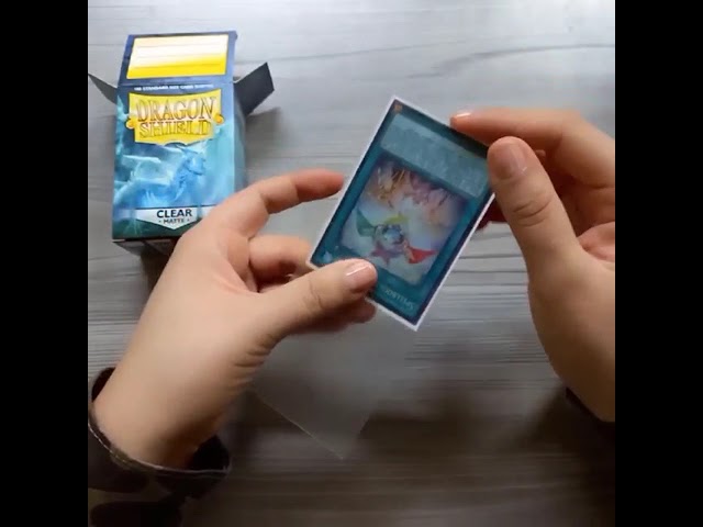 Vídeo relacionado con Dragon Shield - Matte Standard Size Sleeves 100Pk - Silver
