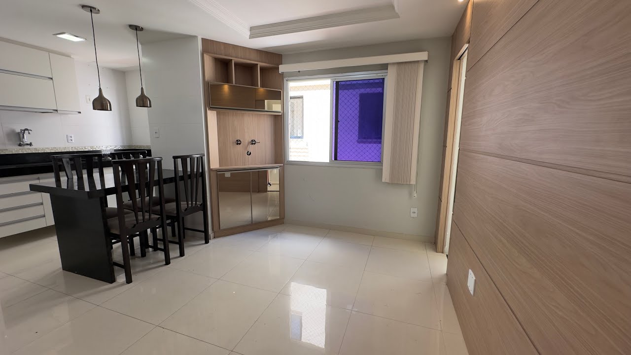 Apartamento na Praia do Morro reformado de frente com 2 quartos, suíte e vaga