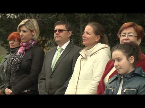 ÚJBUDAI MOZAIK - Költészet napi versmaraton Őrmezőn, a Költők parkjában (2016.04.18.)