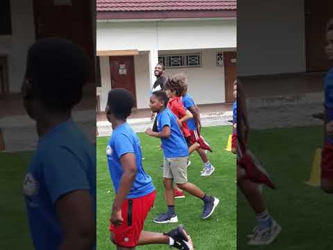 #SemaineLFM Séance d'entrainement des élèves de CM2A avec l'athlète  français Stuart Dutamby