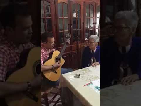 Alex Bueno EN VIVO cantando junto a su Madre