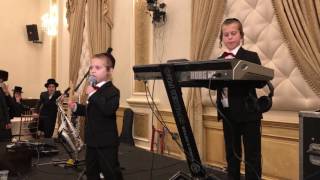 Brothers Zevy & Berela Sing 