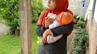 Download lagu Cara Menimang Bayi Sambil Berdiri // Cara Cepat Menidurkan Bayi @AnakLanangTanmtanambikinsenang mp3